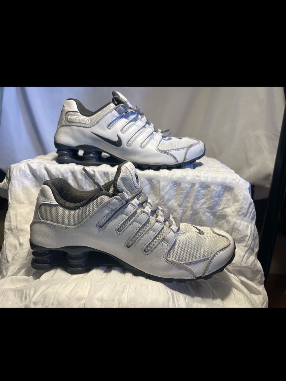 Vintage Nike Men’s 8.5 White and Black Shox Running Sneakers